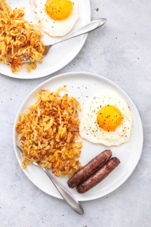 Easy, one pan SHEET PAN BREAKFAST with crispy hashbrowns, eggs, and sausage. | lecremedelacrumb.com