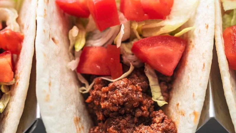 Best Ever Ground Beef Tacos easy ground beef dinner recipe | lecremedelacrumb.com