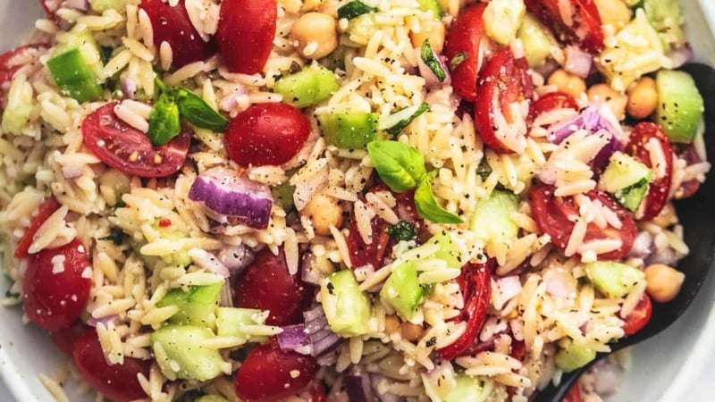 Best Italian Orzo Salad easy and healthy side salad | lecremedealcrumb.com