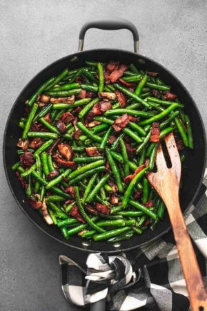Green Beans with Mushrooms and Bacon - Creme De La Crumb