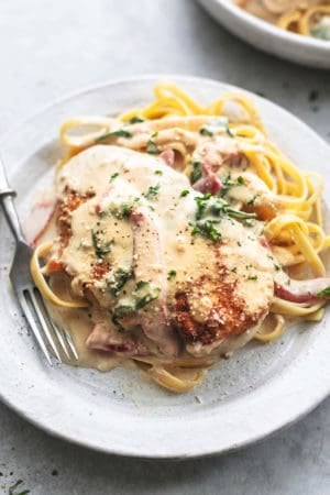 chicken with sauce with spinach over fettuccine noodles