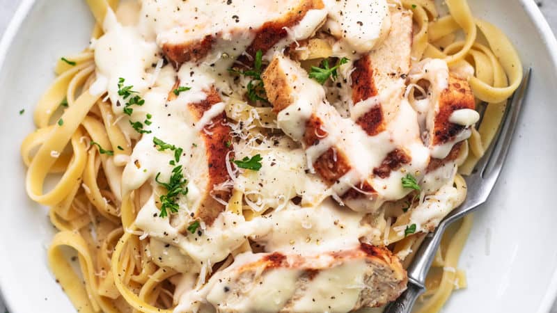 chicken alfredo pasta on platter