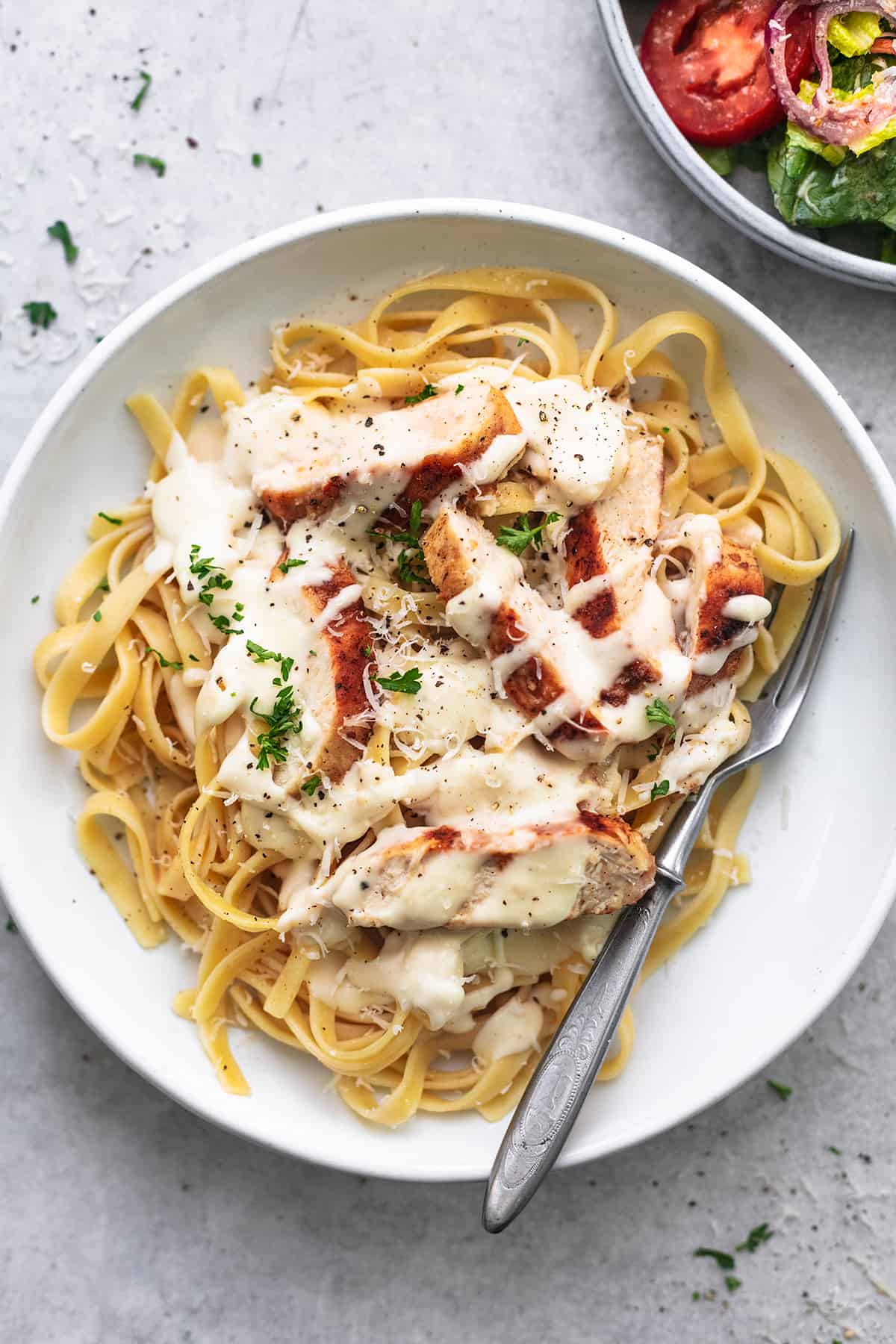 chicken alfredo pasta on platter