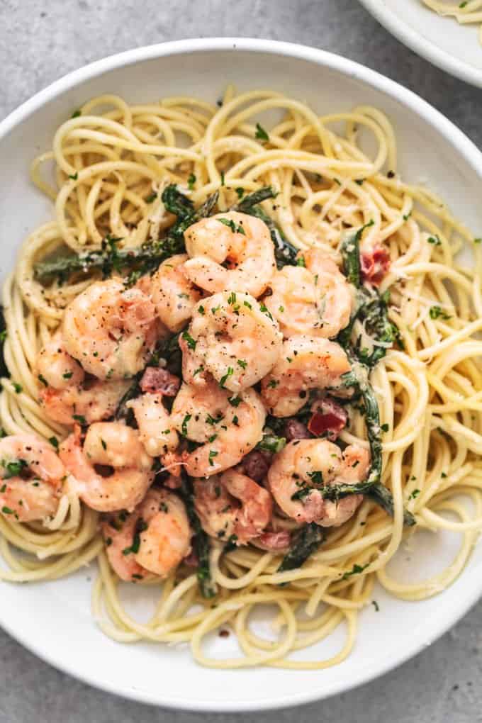bowl of shrimp scampi with pasta