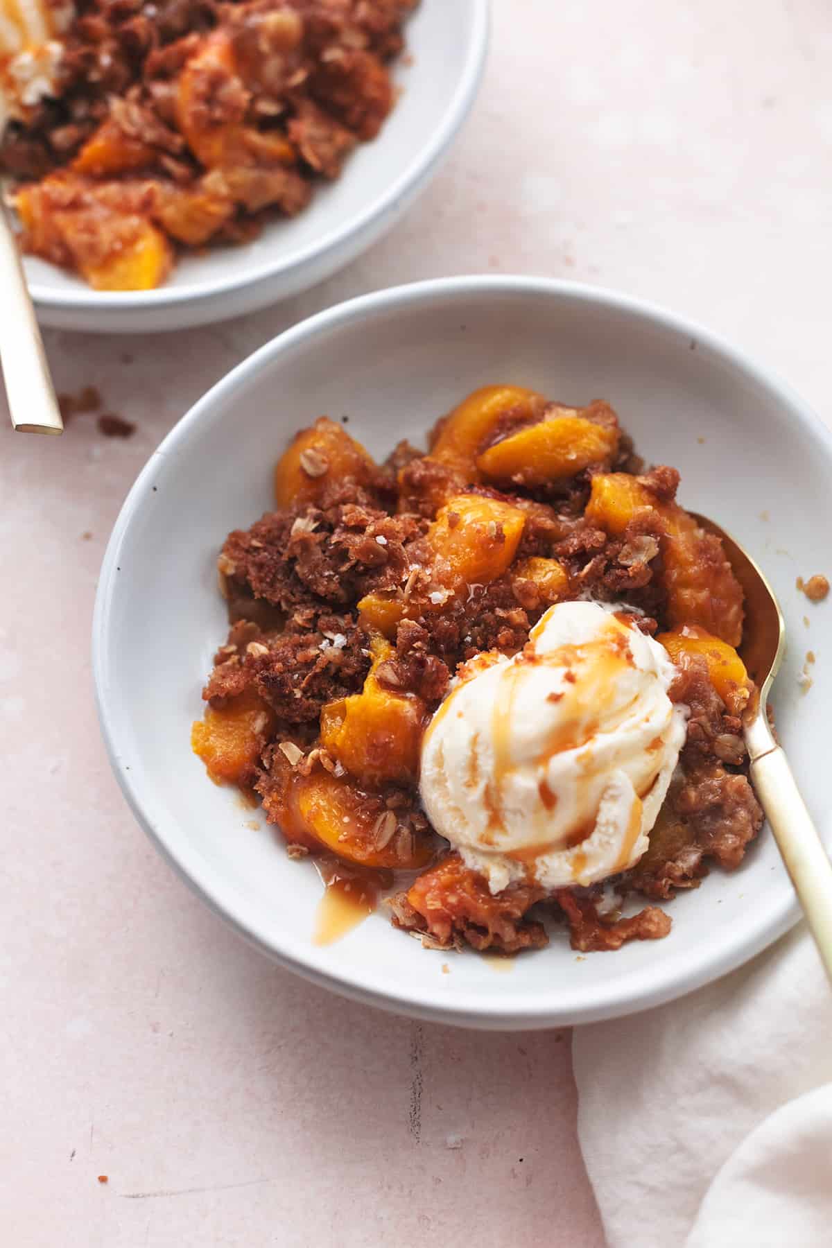 peaches and crisp topping with vanilla ice cream