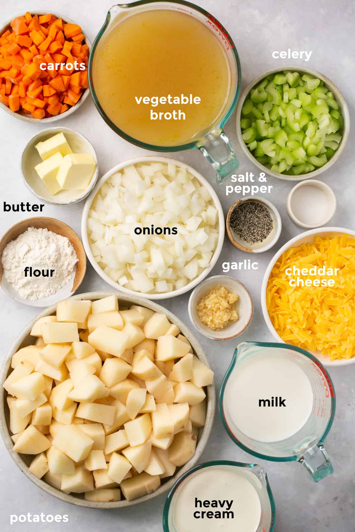 ingredienti per la ricetta della zuppa di patate