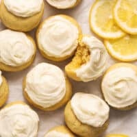 Lemon biscuits with frosting and lemon slices